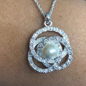 Pearl & diamond knot pendant necklace. Avon